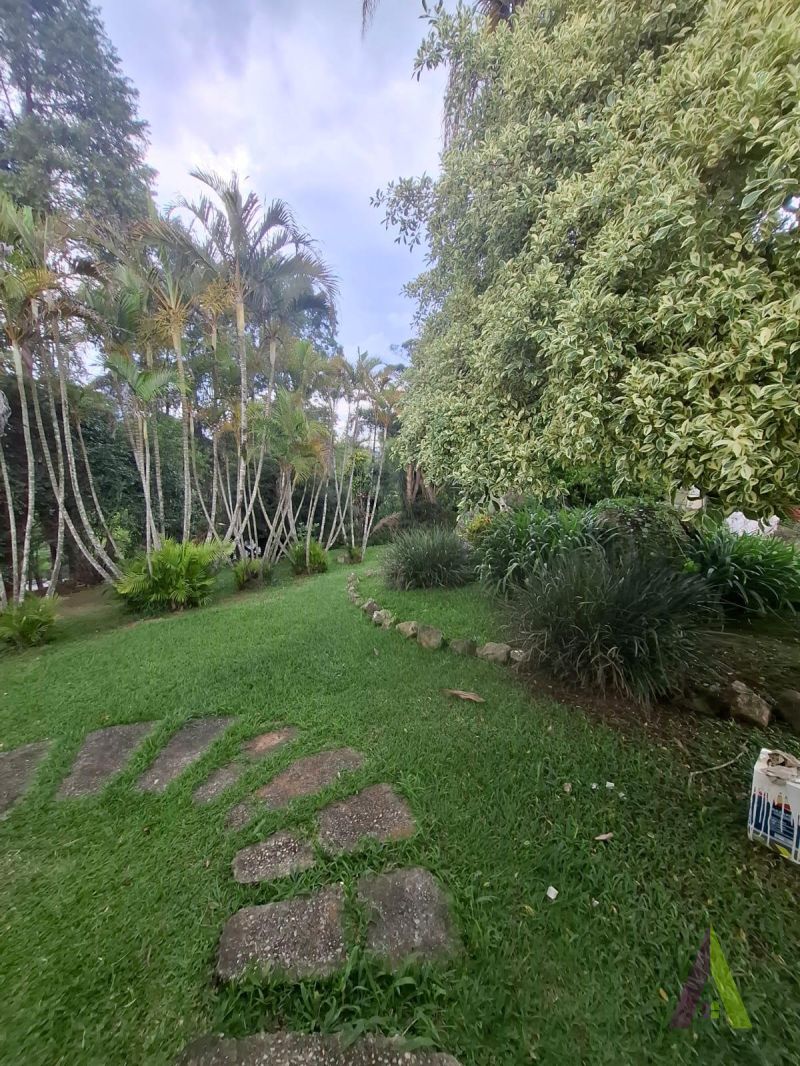 Chácara Rodeada de Muito Verde em São Roque!