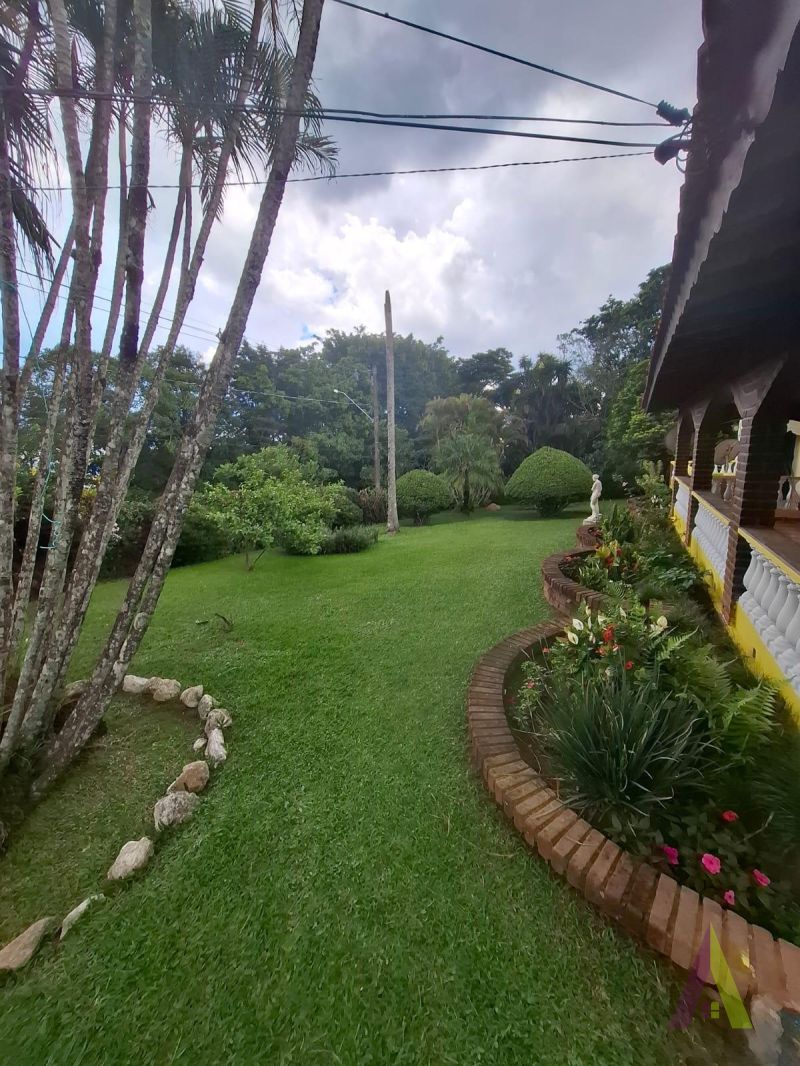 Chácara Rodeada de Muito Verde em São Roque!