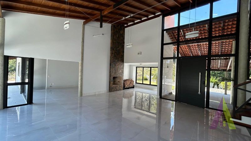 Casa Alto Padrão em Condomínio Fechado com Lago em São Roque!