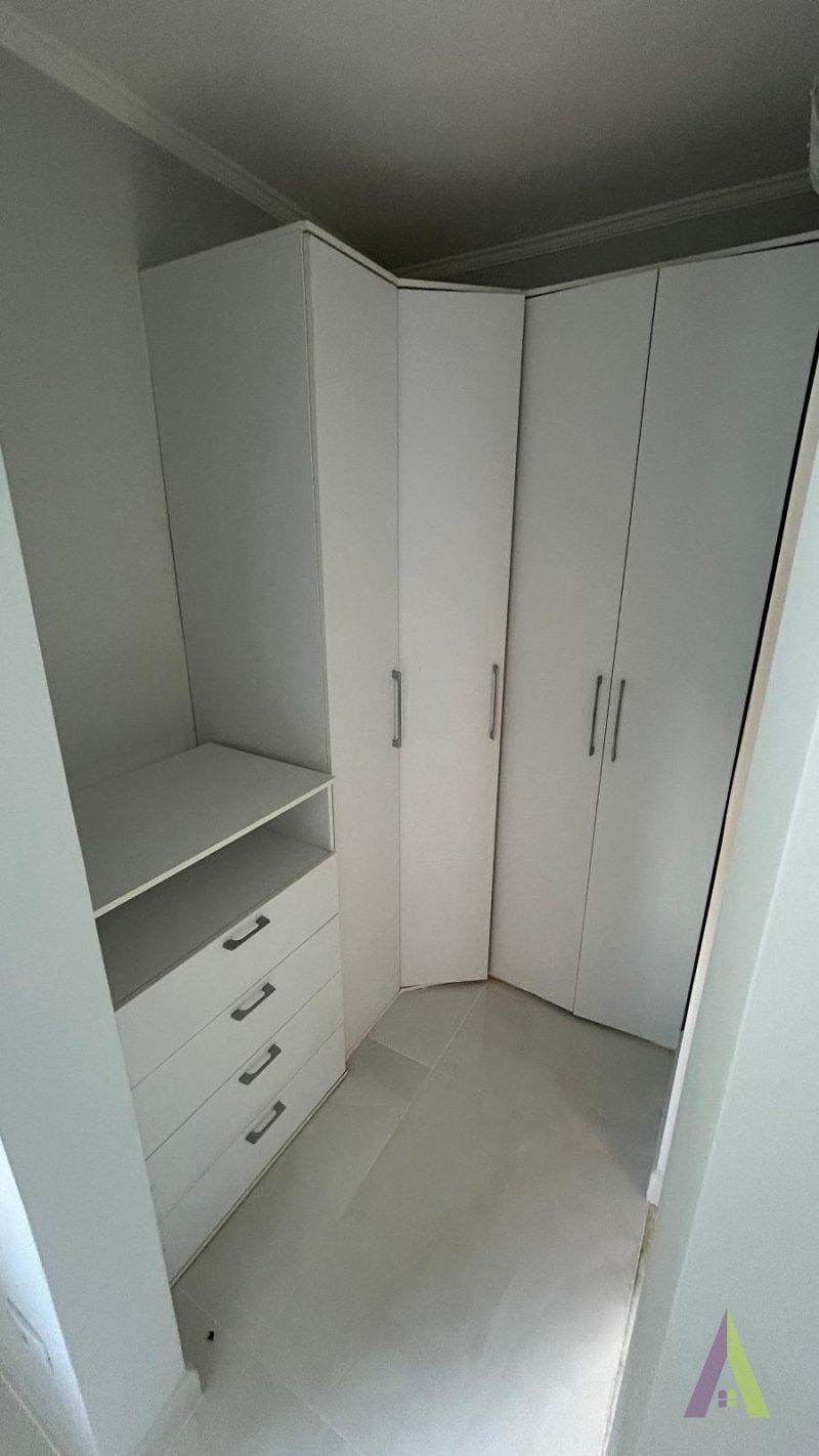 Casa Alto Padrão em Condomínio Fechado com Lago em São Roque!