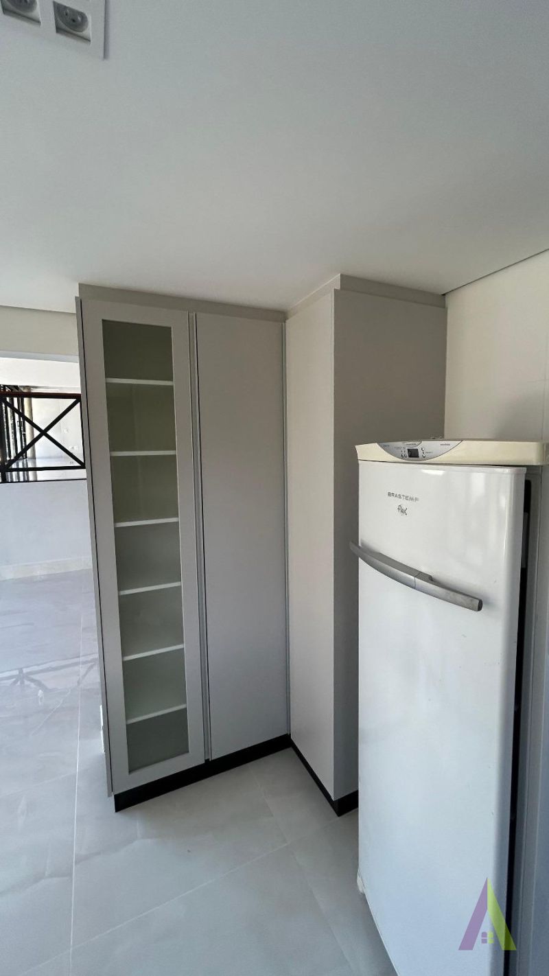 Casa Alto Padrão em Condomínio Fechado com Lago em São Roque!