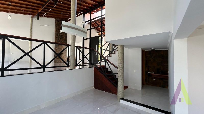 Casa Alto Padrão em Condomínio Fechado com Lago em São Roque!