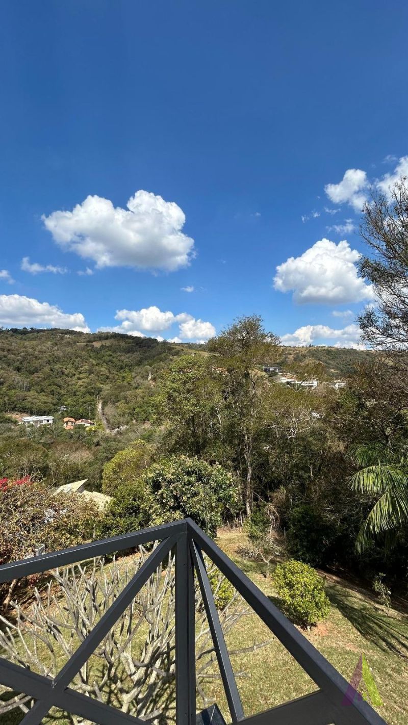 Casa Alto Padrão em Condomínio Fechado com Lago em São Roque!