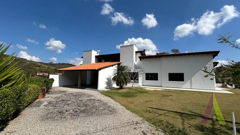 Casa Alto Padrão em Condomínio Fechado com Lago em São Roque!