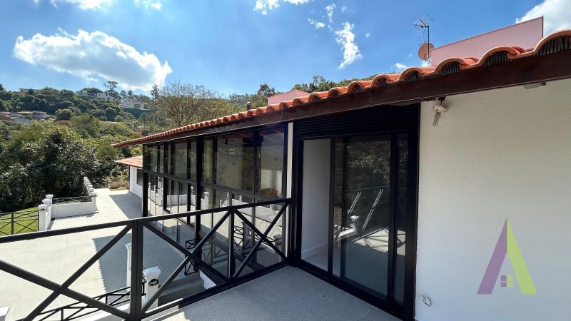 Casa Alto Padrão em Condomínio Fechado com Lago em São Roque!