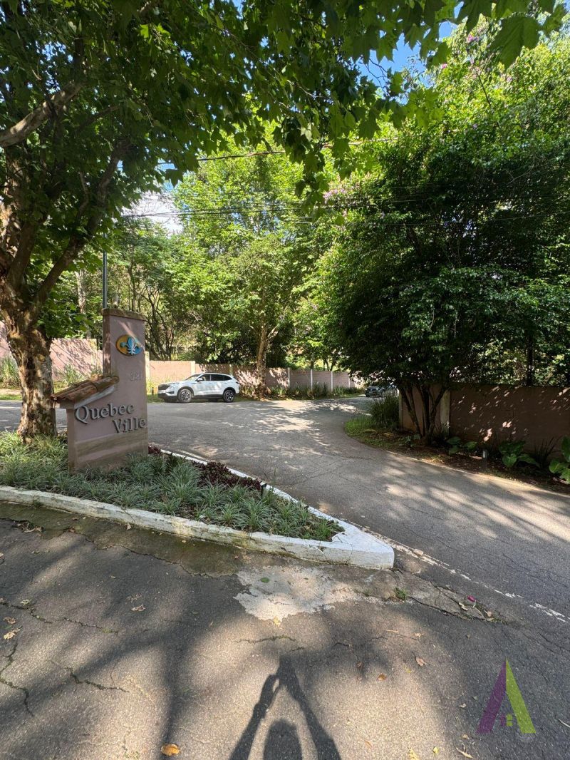 Casa Alto Padrão em Condomínio Fechado com Lago em São Roque!