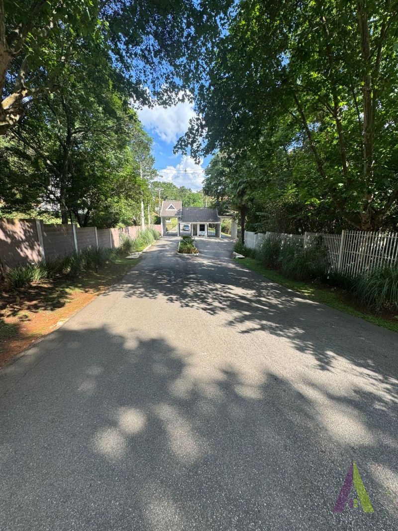 Casa Alto Padrão em Condomínio Fechado com Lago em São Roque!