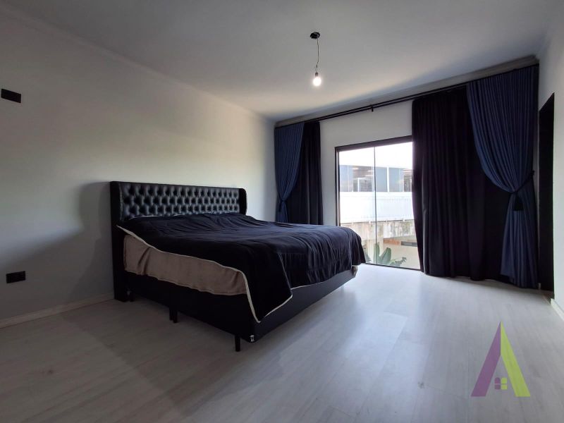 Casa em Condômino Fechado de São Roque!! 