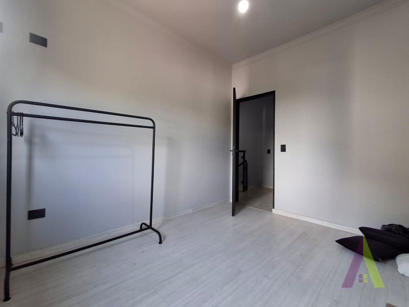 Casa em Condômino Fechado de São Roque!! 