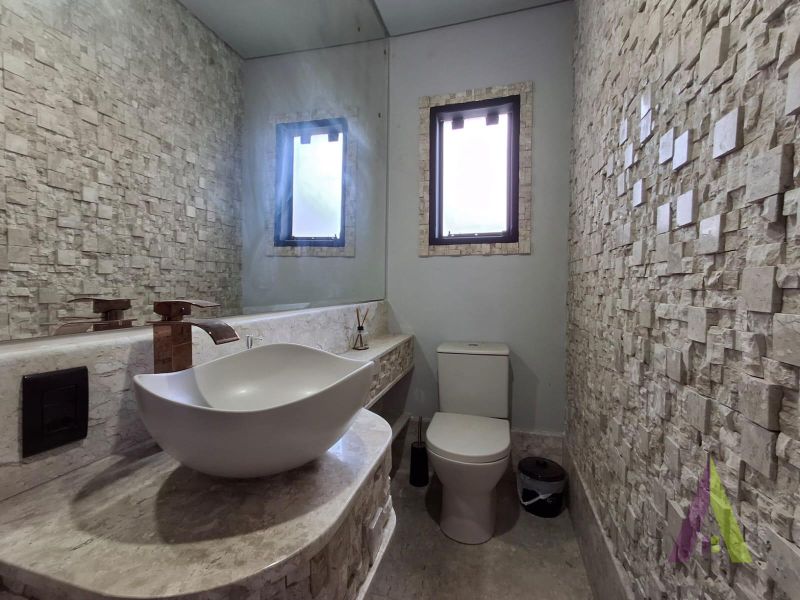 Casa em Condômino Fechado de São Roque!! 