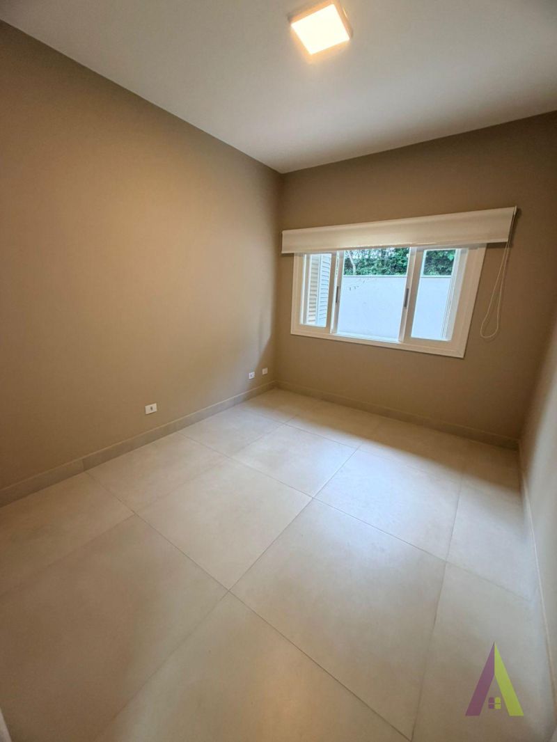 Casa Alto Padrão Térrea em Condomínio Fechado de São Roque! 