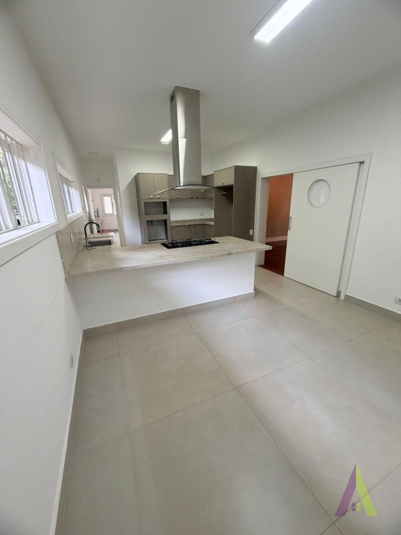 Casa Alto Padrão Térrea em Condomínio Fechado de São Roque! 