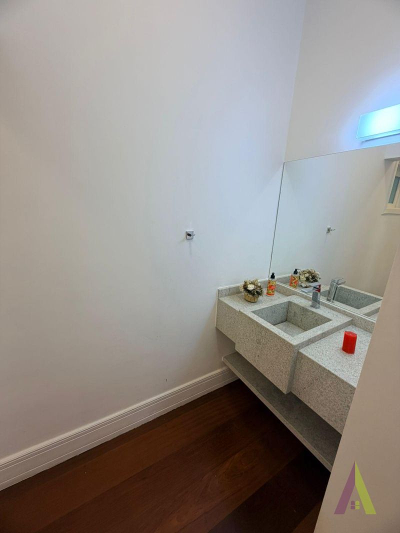 Casa Alto Padrão Térrea em Condomínio Fechado de São Roque! 