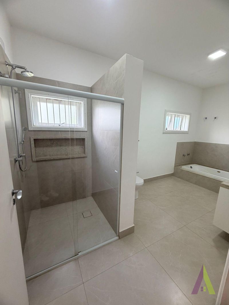 Casa Alto Padrão Térrea em Condomínio Fechado de São Roque! 