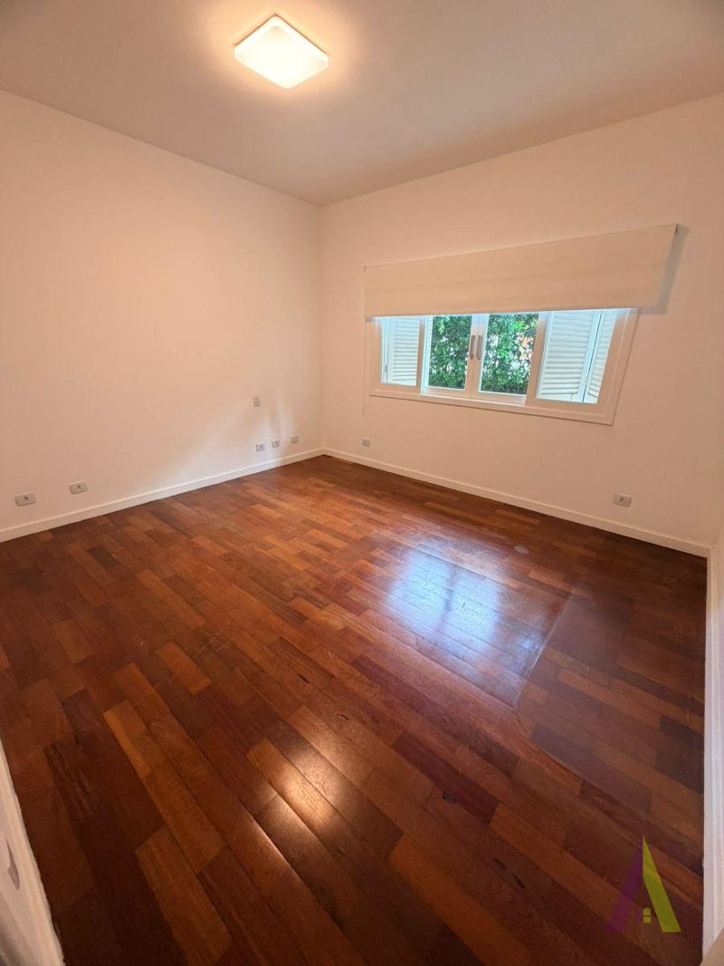 Casa Alto Padrão Térrea em Condomínio Fechado de São Roque! 