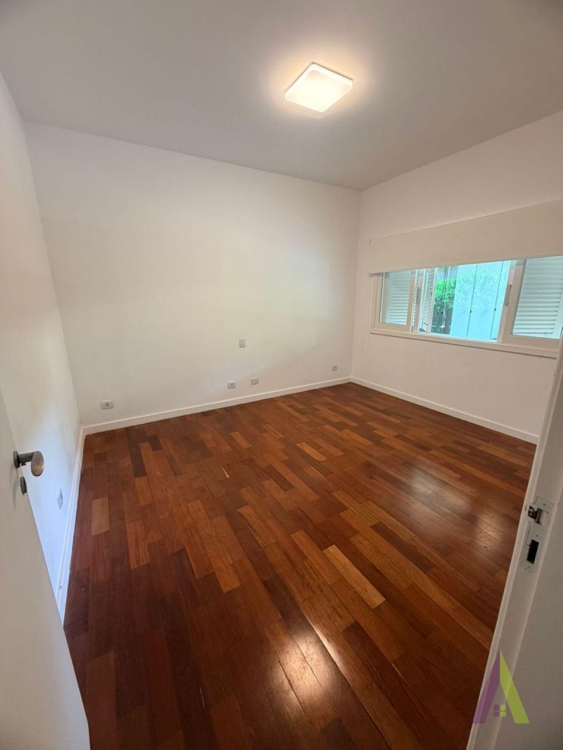 Casa Alto Padrão Térrea em Condomínio Fechado de São Roque! 