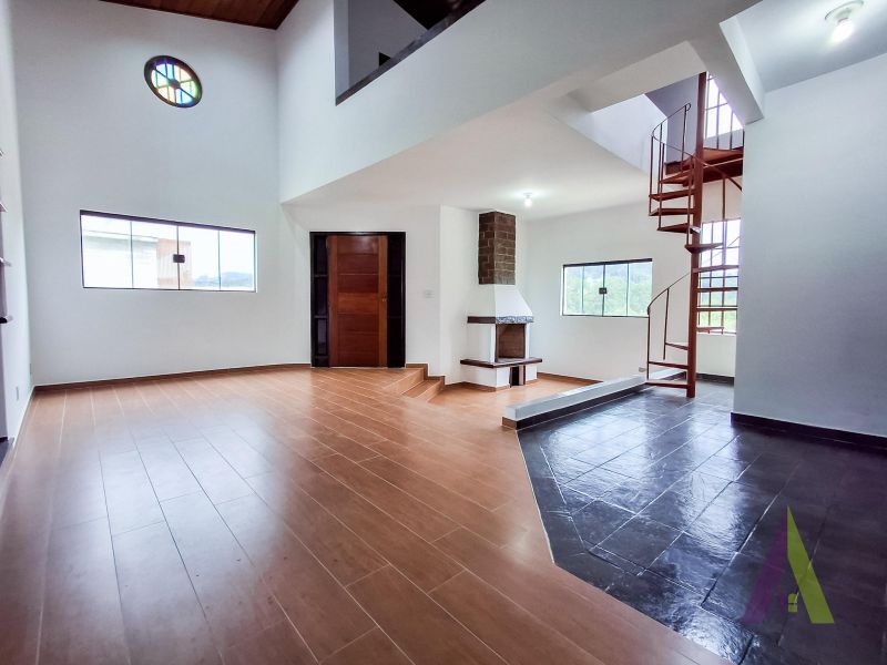 Casa em Condomínio Fechado de Alto Padrão em São Roque!