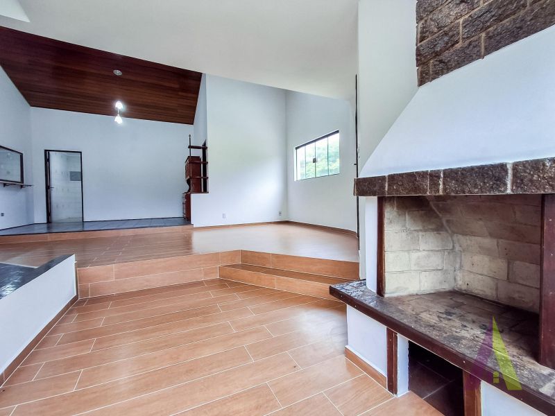 Casa em Condomínio Fechado de Alto Padrão em São Roque!