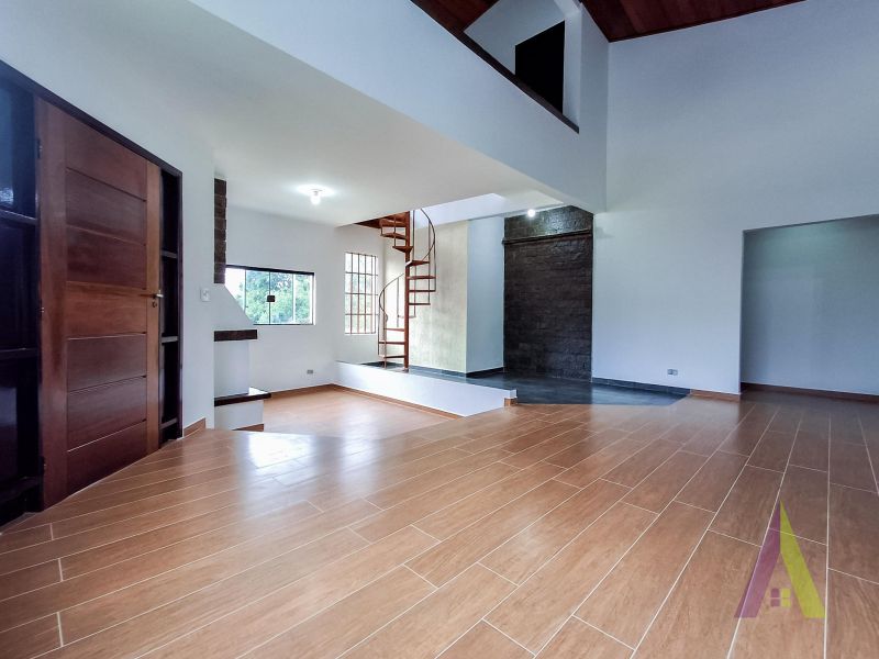 Casa em Condomínio Fechado de Alto Padrão em São Roque!