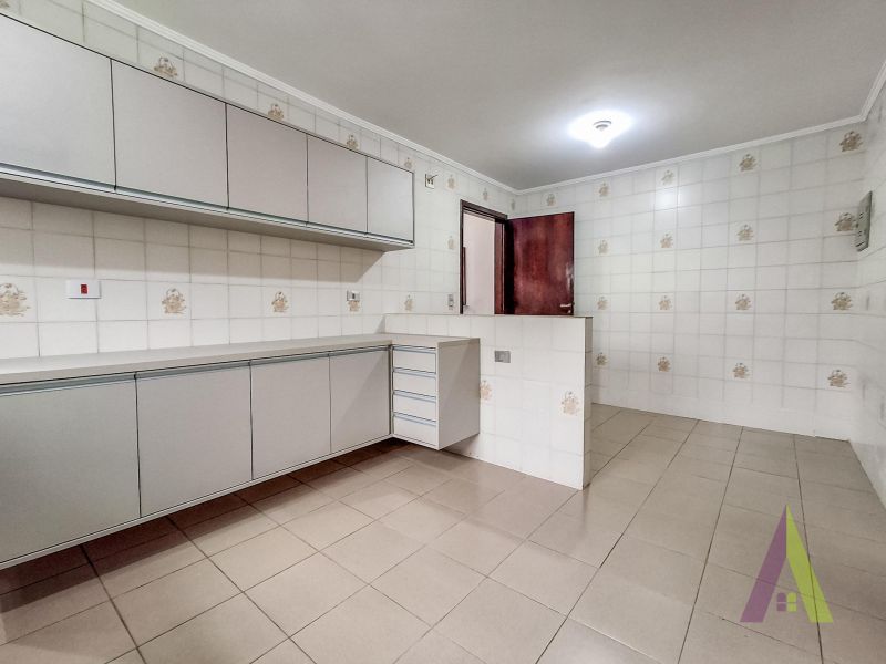 Casa em Condomínio Fechado de Alto Padrão em São Roque!