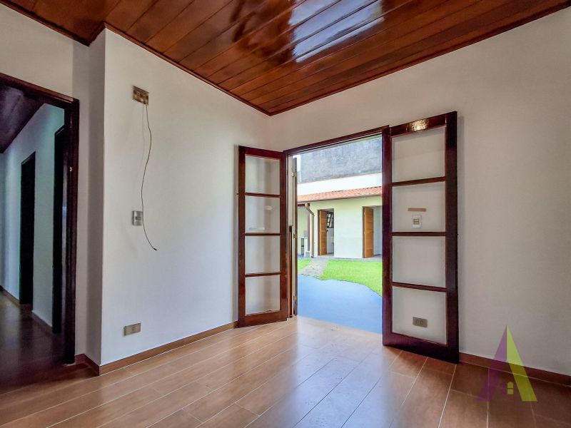 Casa em Condomínio Fechado de Alto Padrão em São Roque!