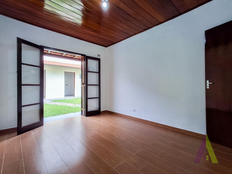 Casa em Condomínio Fechado de Alto Padrão em São Roque!