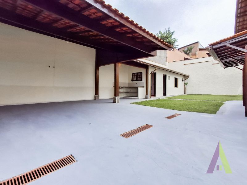 Casa em Condomínio Fechado de Alto Padrão em São Roque!