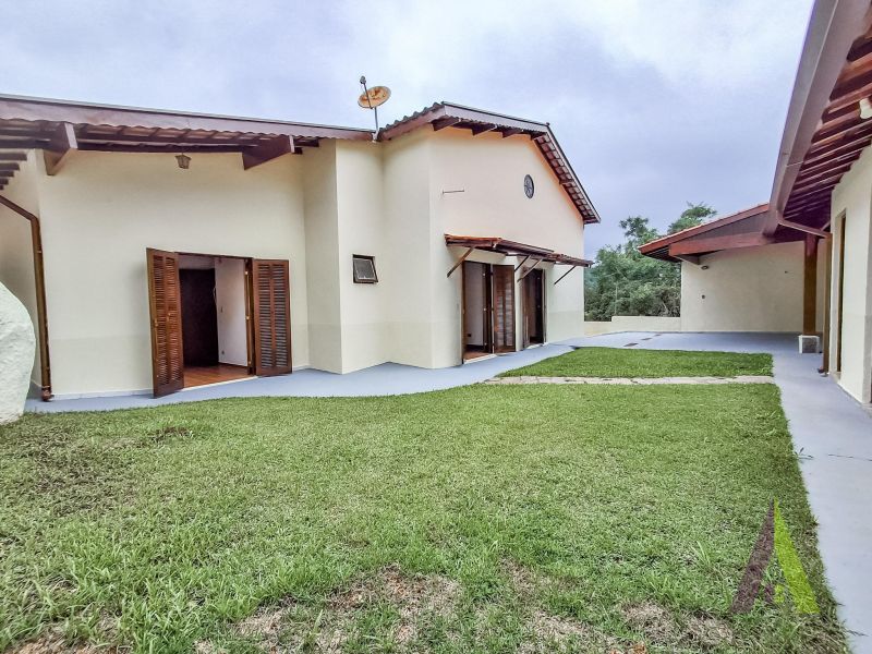 Casa em Condomínio Fechado de Alto Padrão em São Roque!