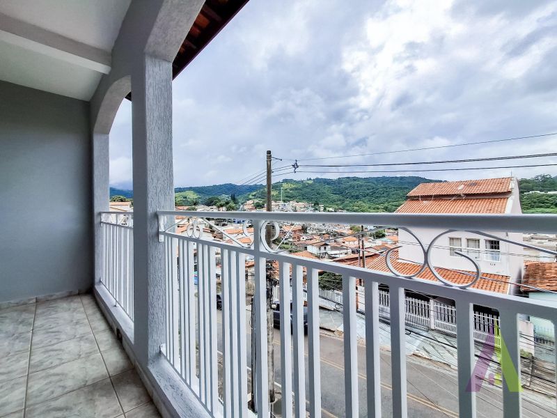 Sobrado em Bairro Tradicional de São Roque!