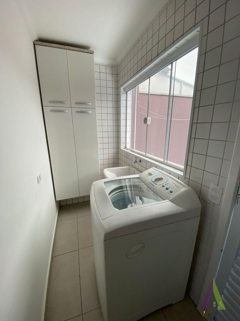 Casa Mobiliada em Condômino Fechado de São Roque!