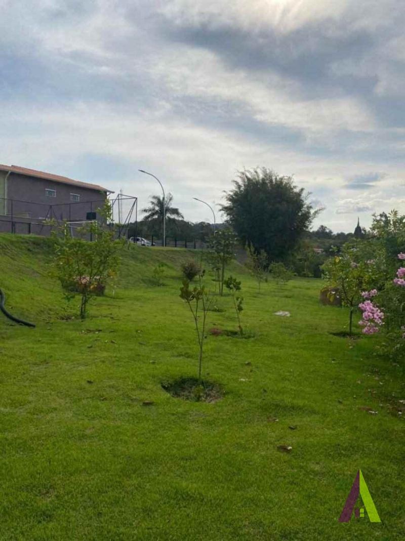 Casa Mobiliada em Condômino Fechado de São Roque!