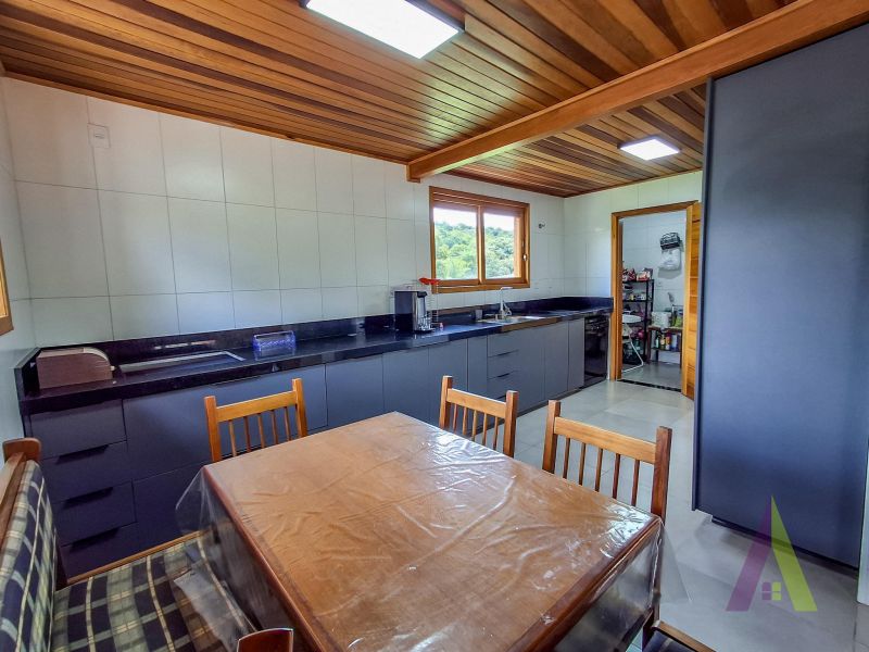 Sitio com lago, piscina aquecida e 3 casas próxímo da cidade de São Roque!