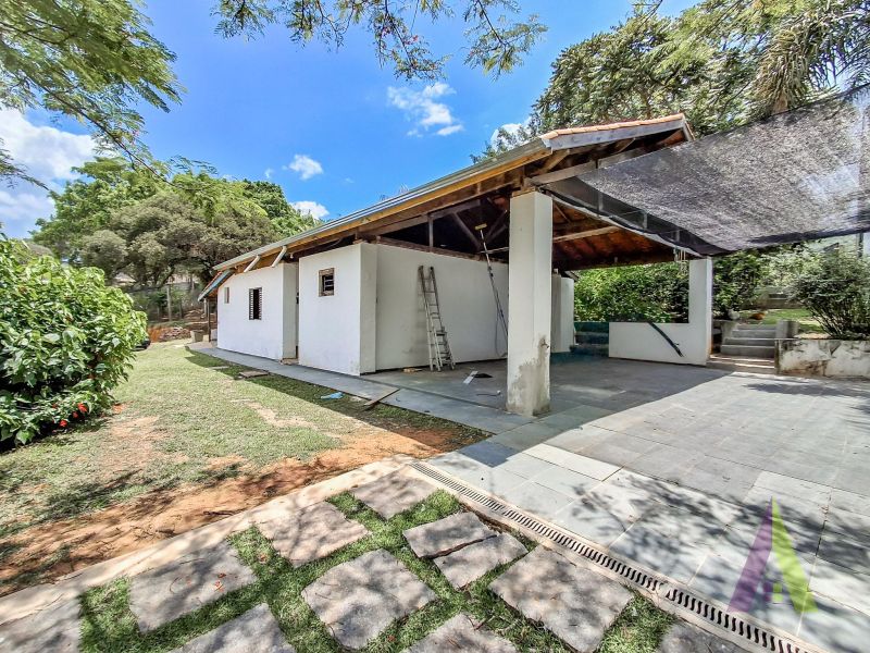 Sitio com lago, piscina aquecida e 3 casas próxímo da cidade de São Roque!