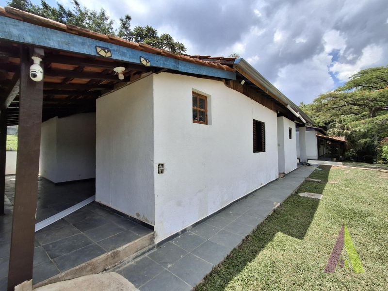Sitio com lago, piscina aquecida e 3 casas próxímo da cidade de São Roque!