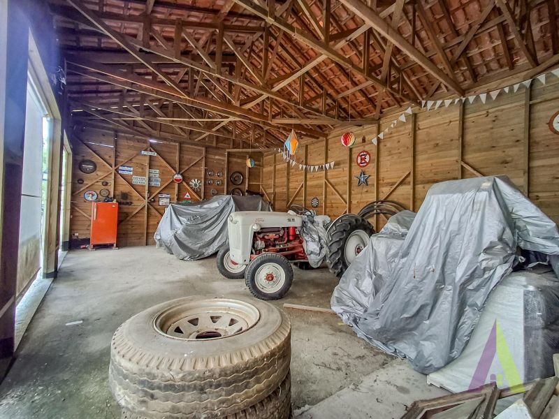 Sitio com lago, piscina aquecida e 3 casas próxímo da cidade de São Roque!