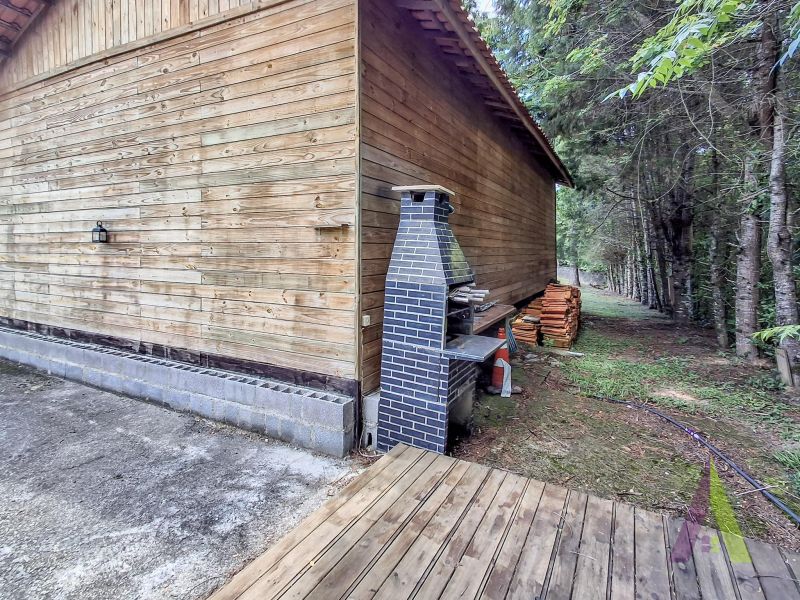 Sitio com lago, piscina aquecida e 3 casas próxímo da cidade de São Roque!