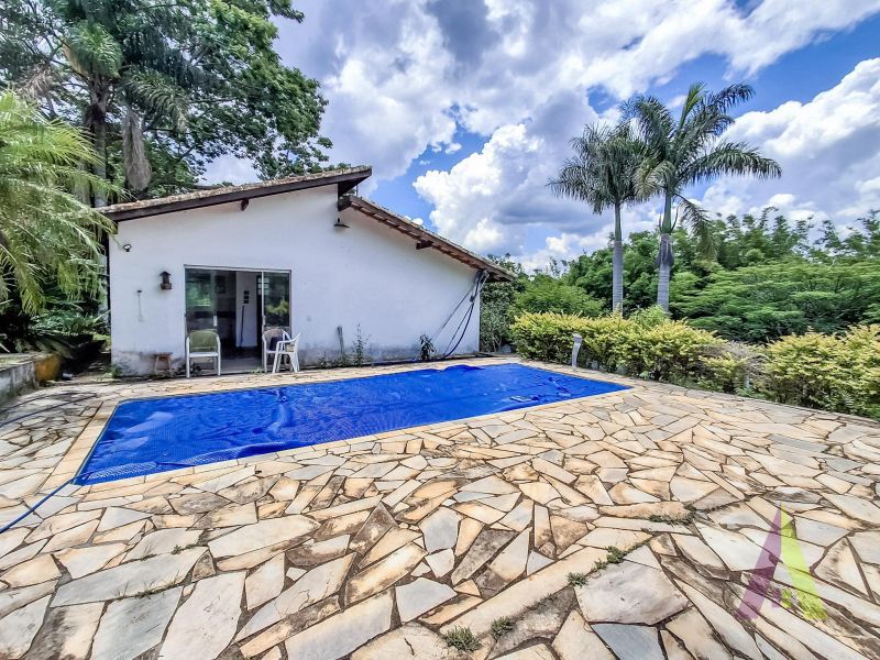 Sitio com lago, piscina aquecida e 3 casas próxímo da cidade de São Roque!