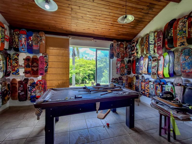 Sitio com lago, piscina aquecida e 3 casas próxímo da cidade de São Roque!