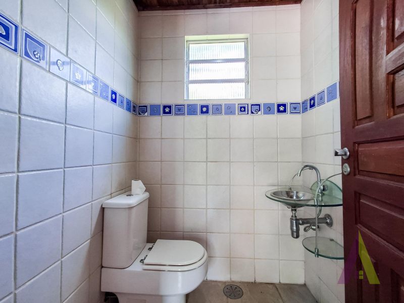 Sitio com lago, piscina aquecida e 3 casas próxímo da cidade de São Roque!