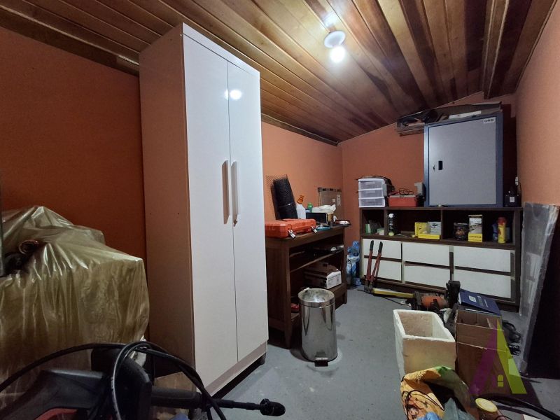 Sitio com lago, piscina aquecida e 3 casas próxímo da cidade de São Roque!