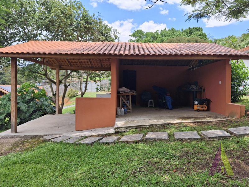 Sitio com lago, piscina aquecida e 3 casas próxímo da cidade de São Roque!