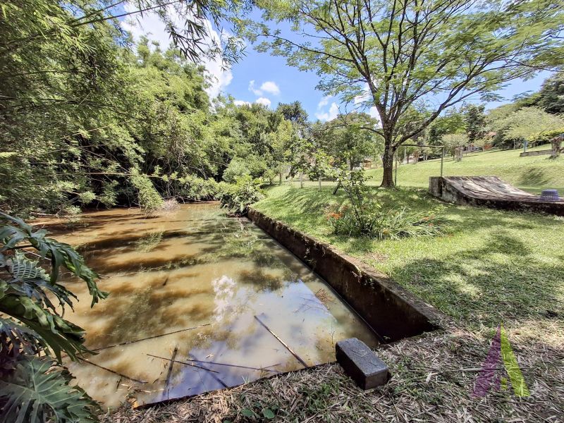 Sitio com lago, piscina aquecida e 3 casas próxímo da cidade de São Roque!