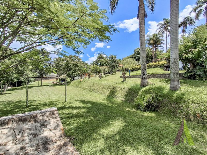 Sitio com lago, piscina aquecida e 3 casas próxímo da cidade de São Roque!