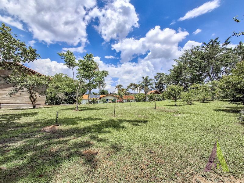 Sitio com lago, piscina aquecida e 3 casas próxímo da cidade de São Roque!