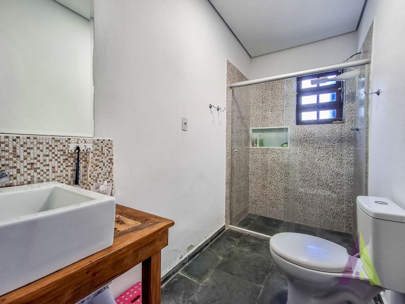 Sitio com lago, piscina aquecida e 3 casas próxímo da cidade de São Roque!