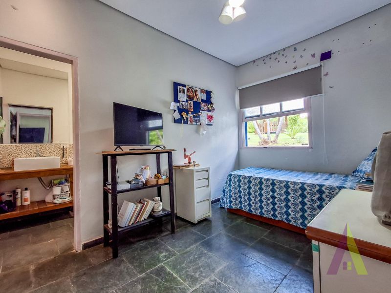 Sitio com lago, piscina aquecida e 3 casas próxímo da cidade de São Roque!