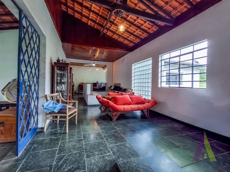 Sitio com lago, piscina aquecida e 3 casas próxímo da cidade de São Roque!