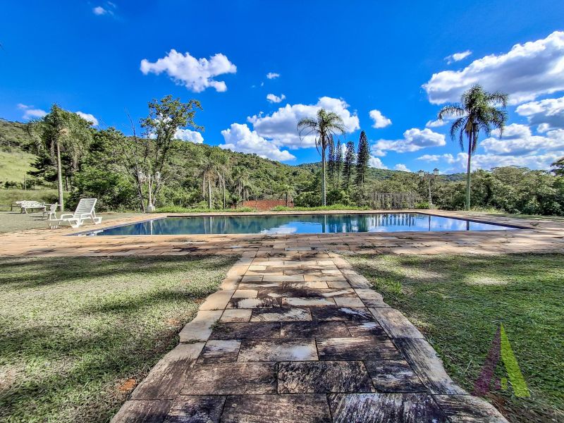 Sitio com fácil acesso e estrutura para criação de cavalos em São Roque!