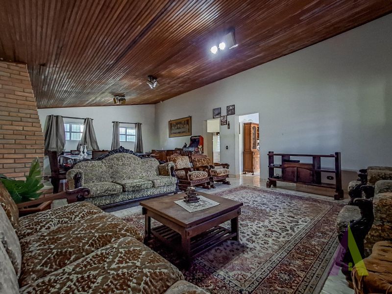 Sitio com fácil acesso e estrutura para criação de cavalos em São Roque!