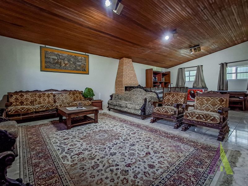 Sitio com fácil acesso e estrutura para criação de cavalos em São Roque!